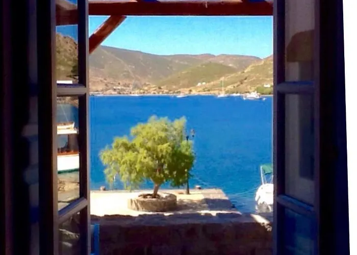 Apanemo Daire Grikos Bay (Patmos)