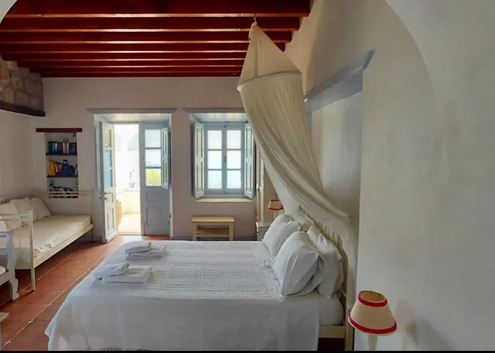 Apanemo Daire Grikos Bay (Patmos)